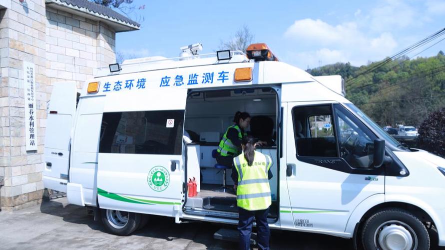 演练中动用了无人机,环境应急监测车,环境应急指挥车等先进技术装备